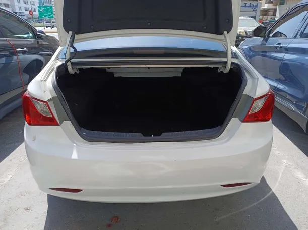 Car image 19