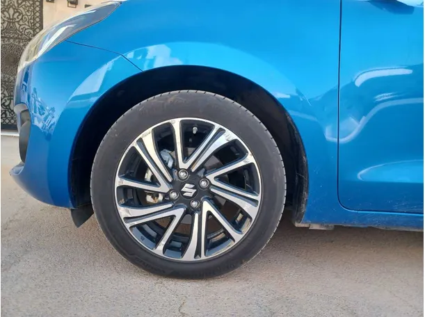 Car image 9