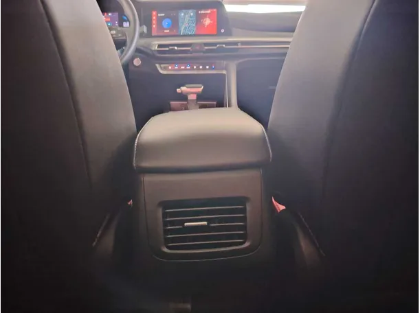 Car image 30
