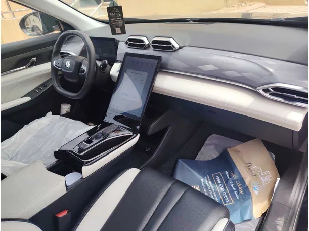 Car image 14