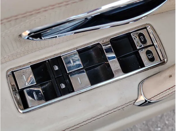 Car image 27