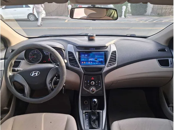 Car image 15