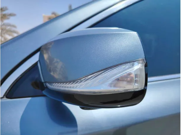 Car image 30
