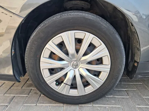 Car image 9