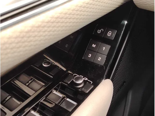 Car image 31