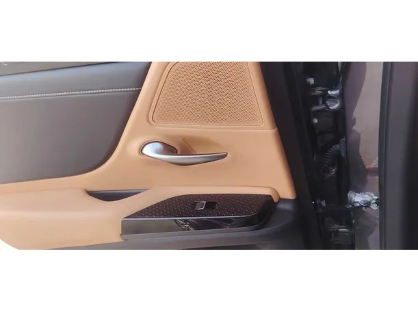 Car image 26