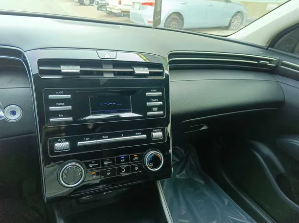 Car image 24