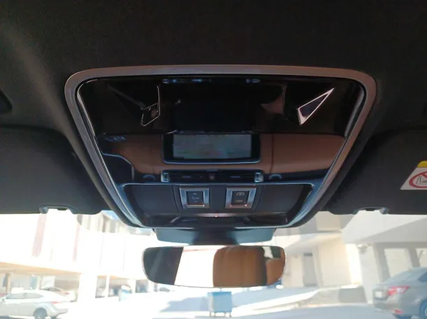 Car image 26