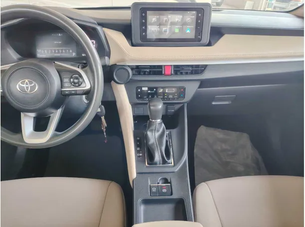 Car image 19