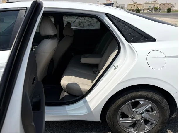 Car image 16