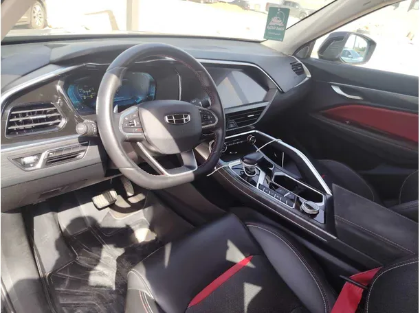 Car image 13