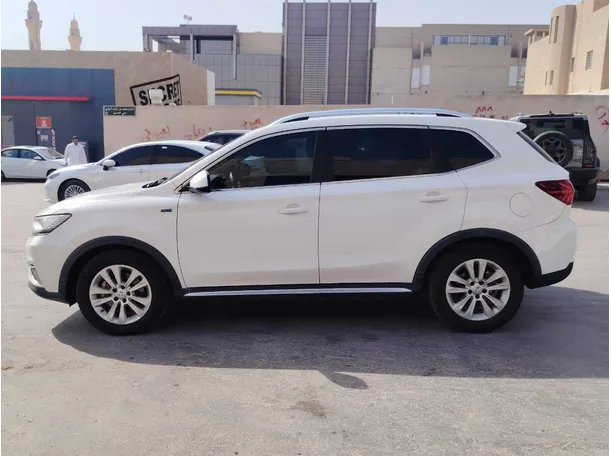 Car image 8