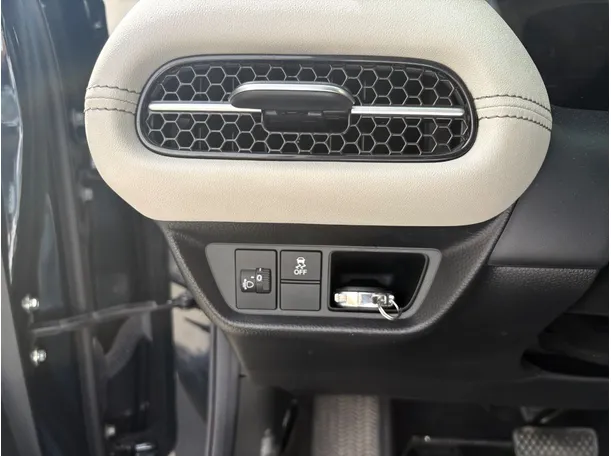 Car image 26