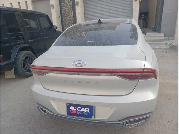 Car image 7