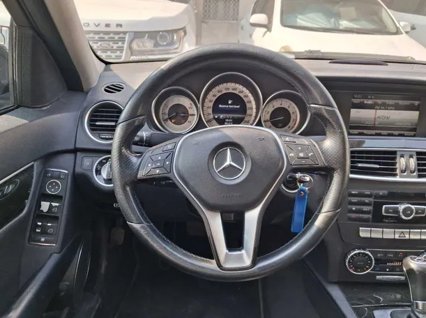 Car image 19