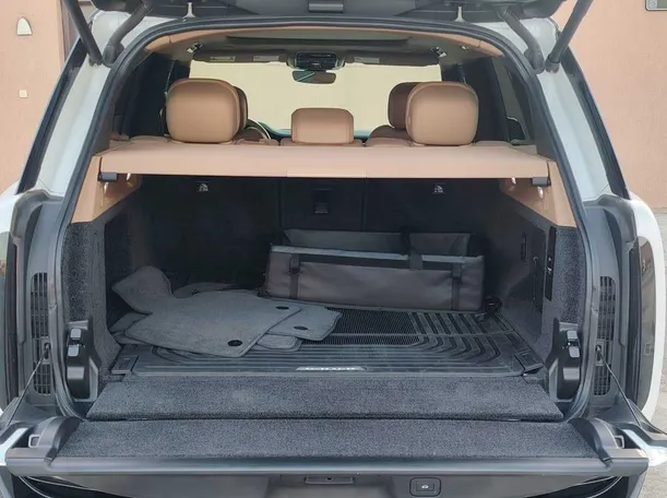 Car image 27