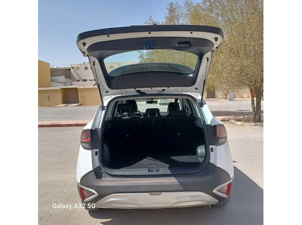 Car image 23