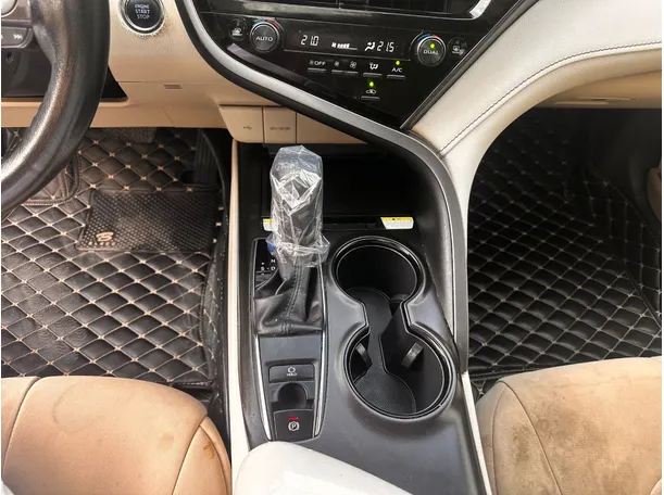 Car image 17