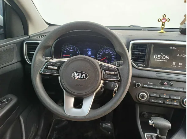 Car image 17