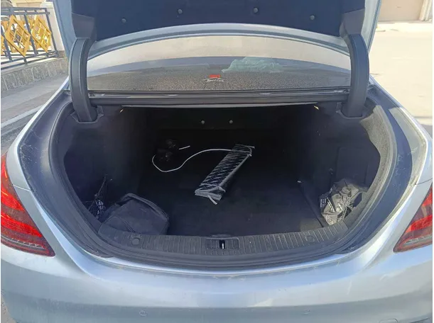 Car image 30