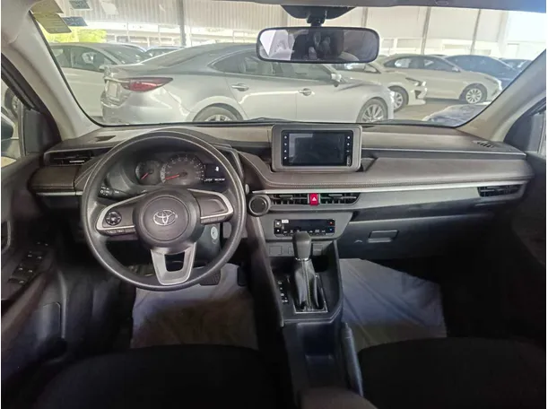 Car image 18