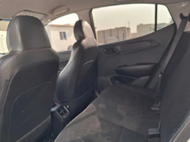 Car image 13