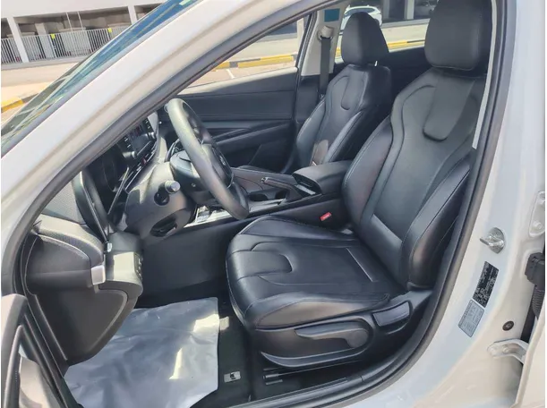Car image 13