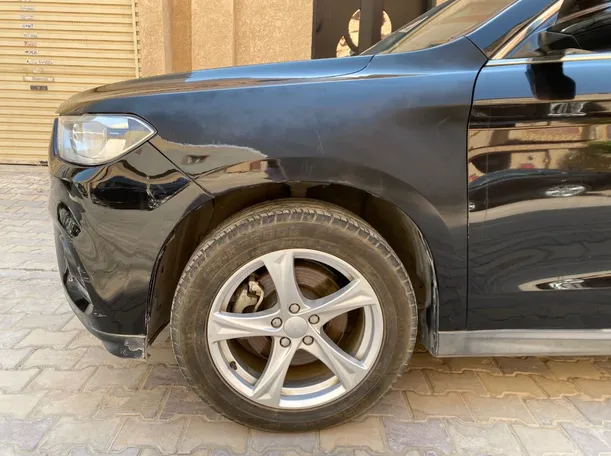 Car image 9