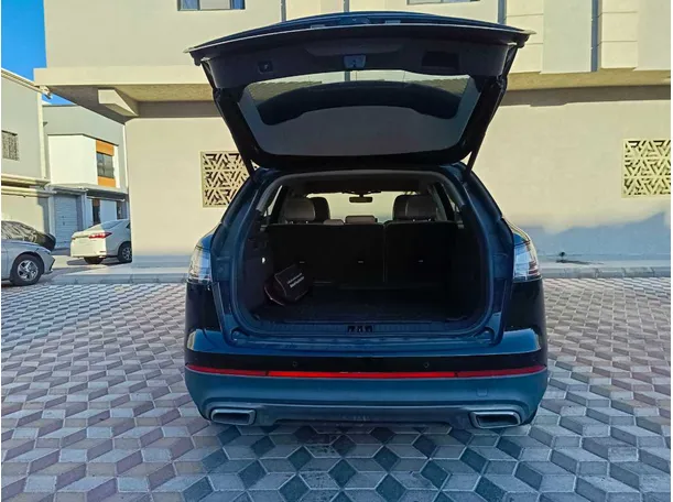 Car image 27