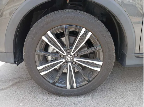 Car image 6