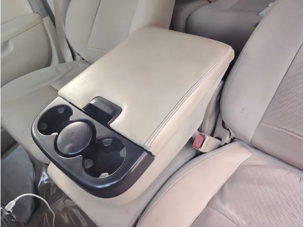 Car image 28