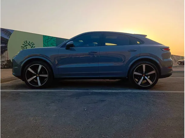 Car image 9