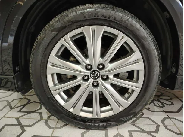 Car image 10