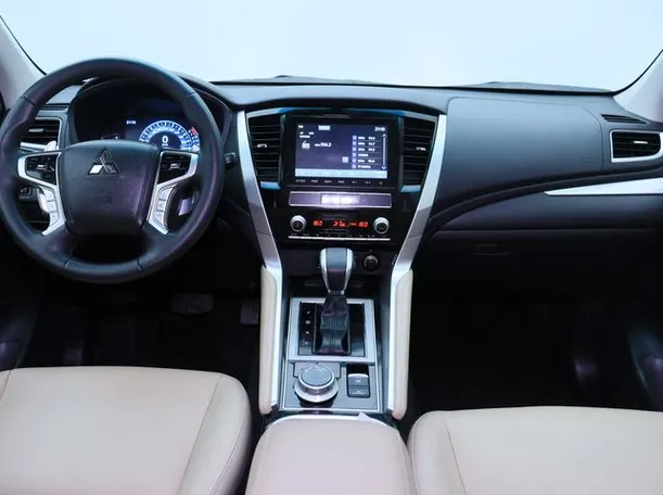 Car image 14