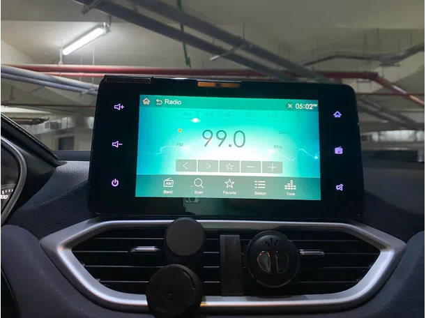Car image 15