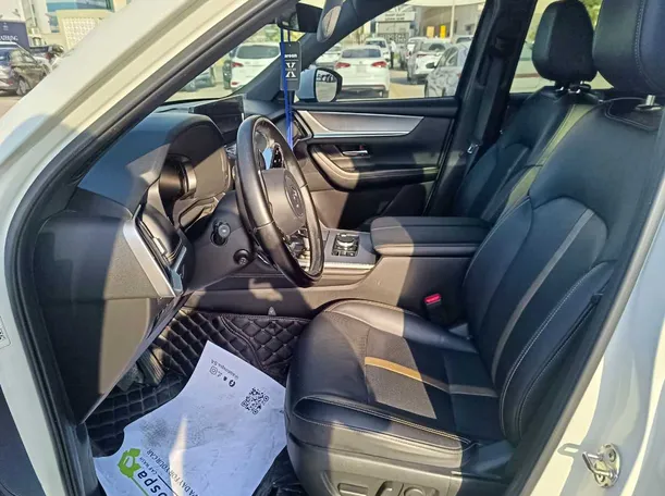 Car image 13