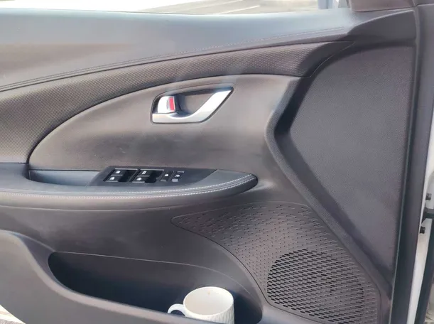 Car image 24