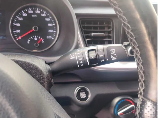 Car image 30
