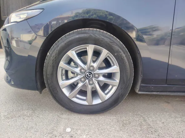 Car image 10