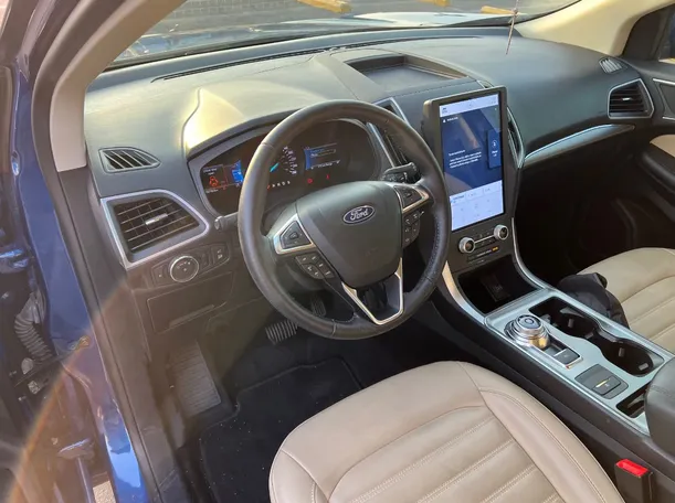 Car image 12
