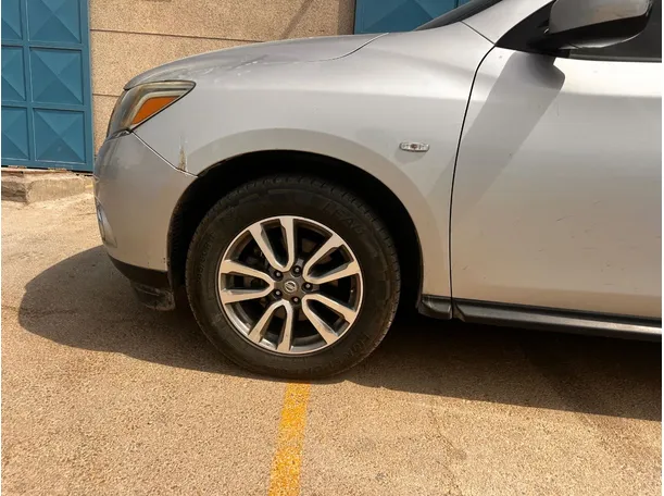 Car image 9