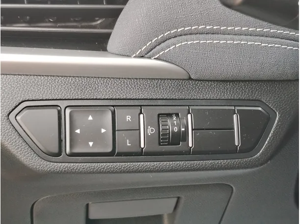 Car image 28