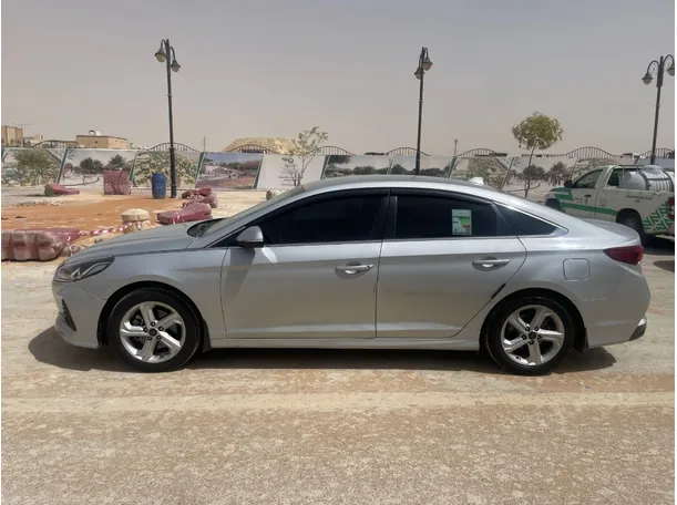 Car image 8