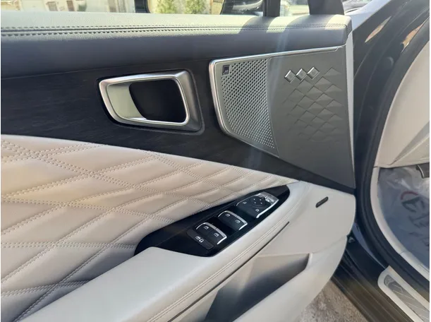Car image 27
