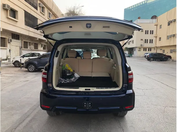 Car image 17