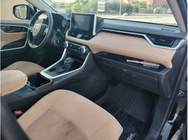 Car image 13
