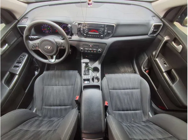 Car image 14
