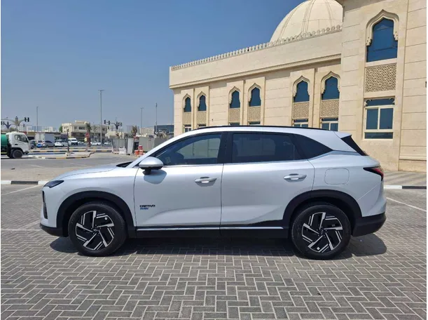Car image 8