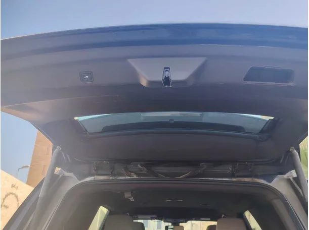 Car image 24