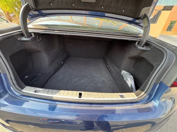 Car image 24